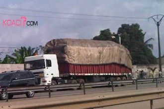 Côte dÂ’Ivoire : Trafic du cacao , un camion en partance pour le Ghana saisi par la douane 